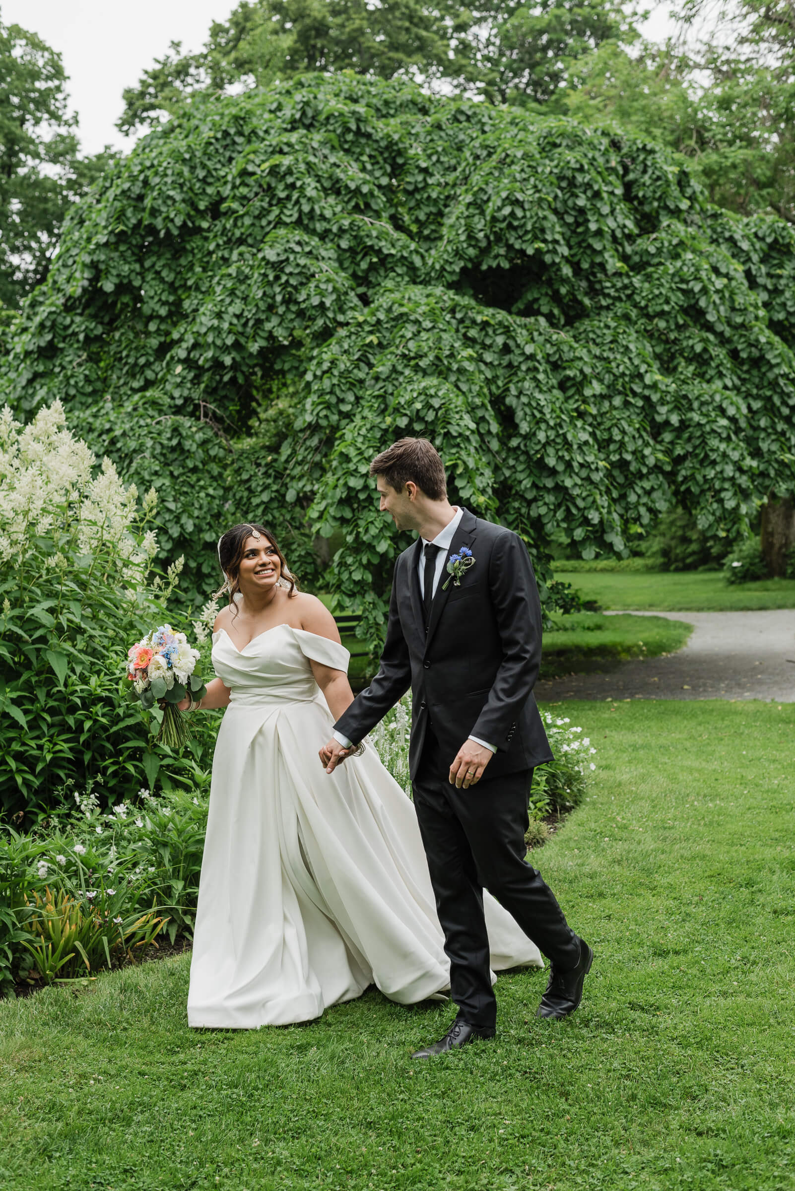 Bride and groom portraits in Halifax Public Gardens