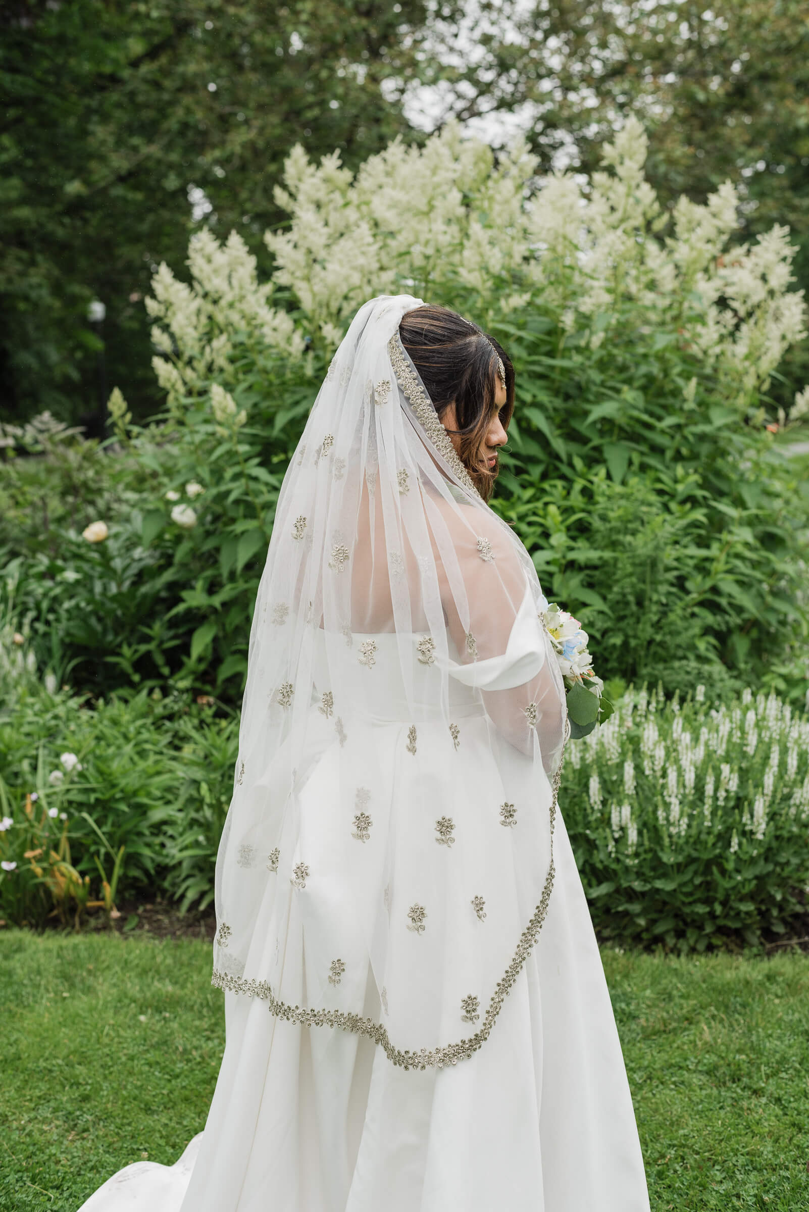 Bridal portraits in Halifax Public Gardens