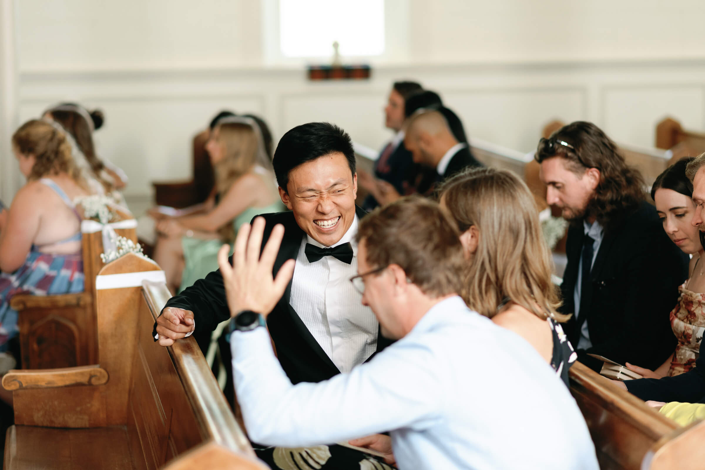 guests arrive at church for new glasgow wedding
