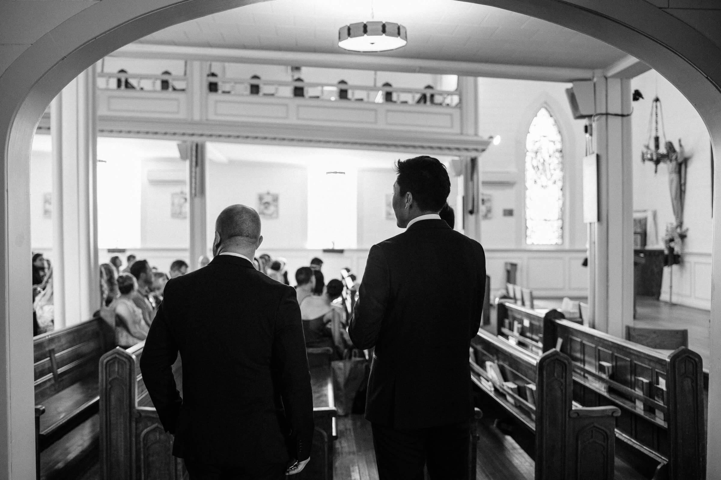 guests arrive at church for new glasgow wedding