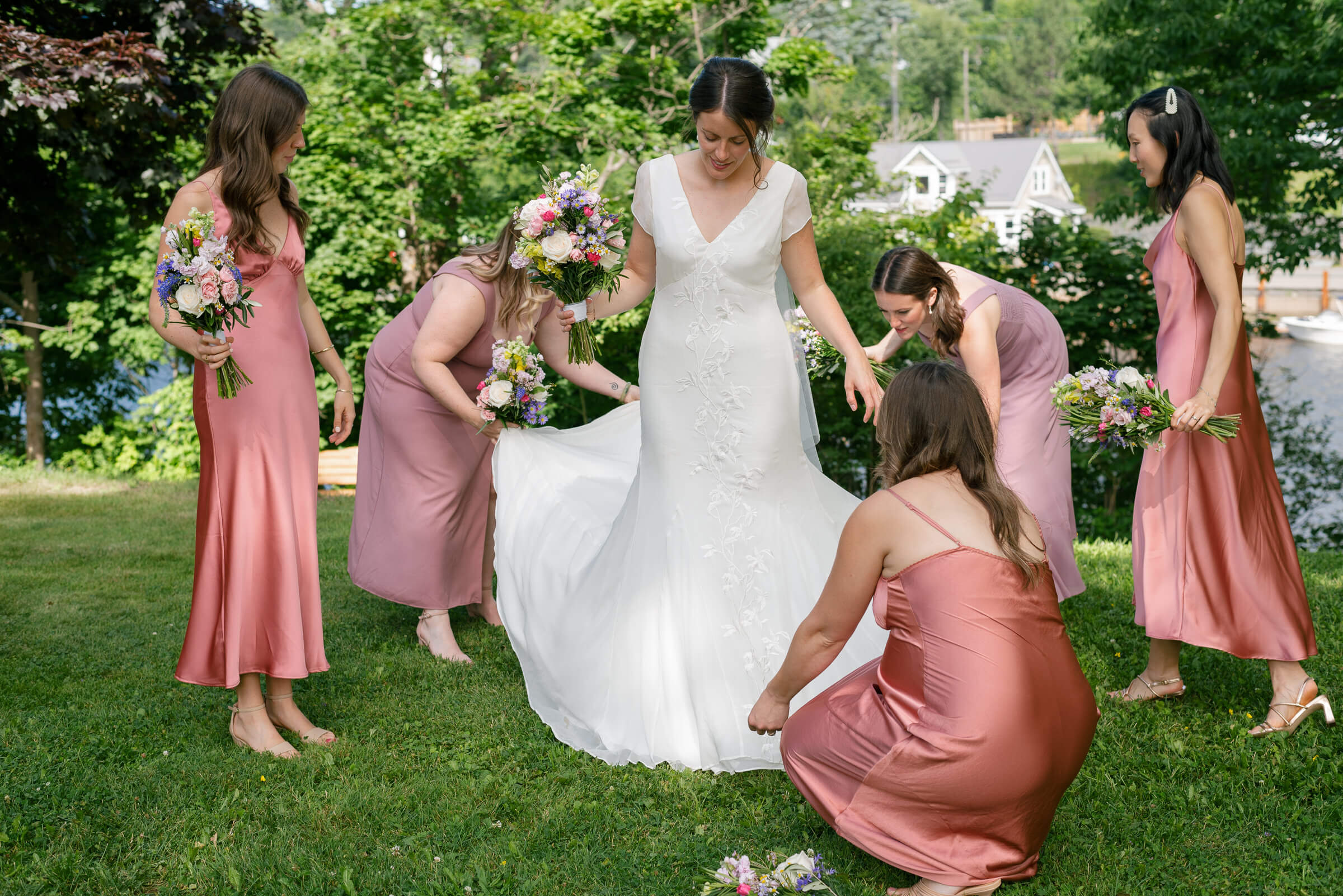 wedding party poses for photos in new glasgow park