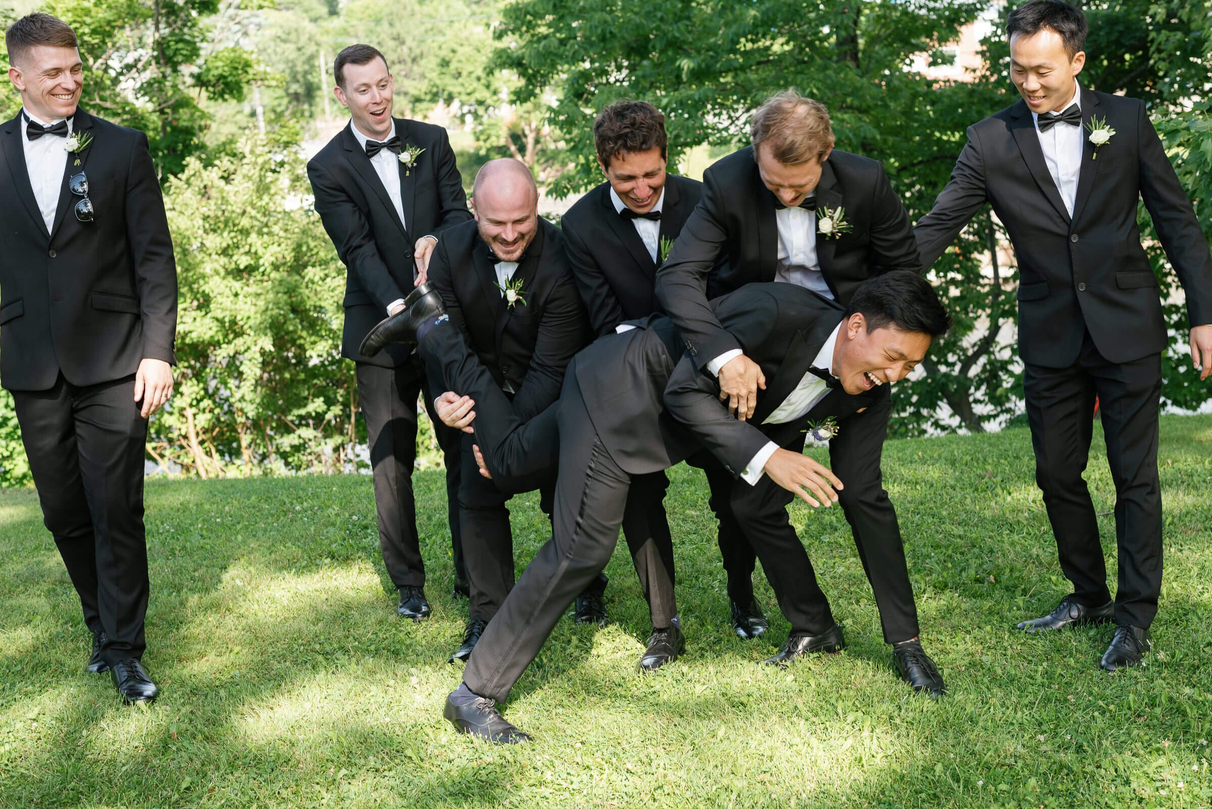 groomsmen pose for photos in new glasgow park